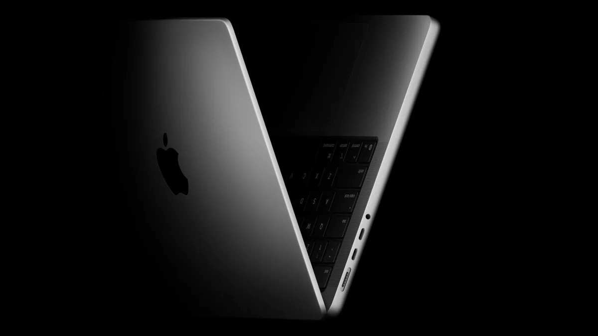 De huidige 14-inch MacBook Pro van Apple, opengeklapt