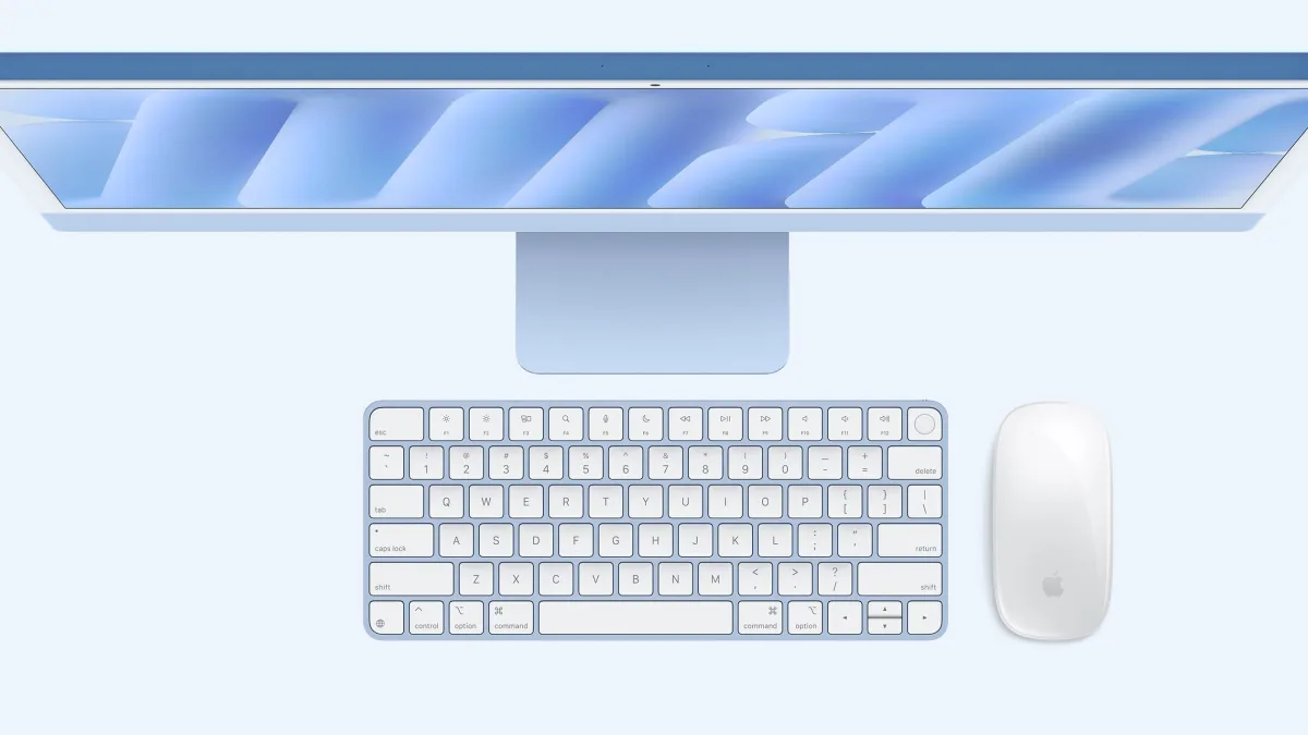 De huidige iMac van Apple in blauw met bijpassend toetsenbord en muis; het M6-model is nog niet getoond