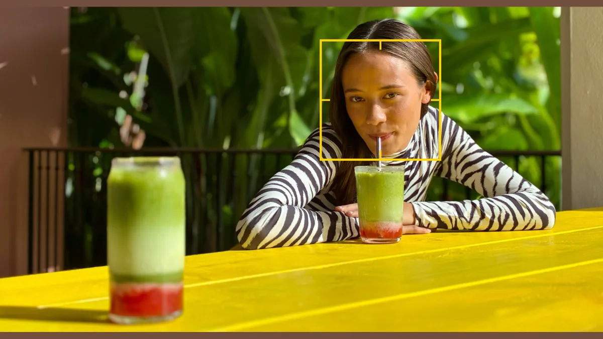 De huidige iPhone 17e van achteren, met de enkele 48-megapixelcamera; de iPhone 18e is nog niet getoond
