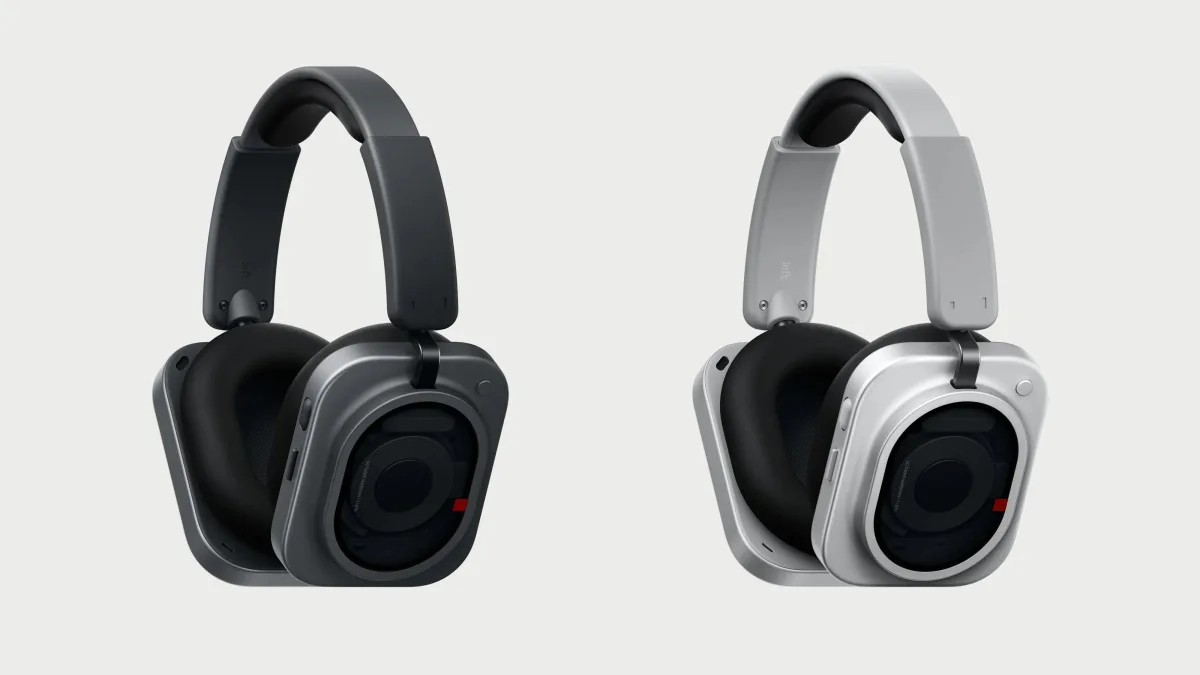 Nothing Headphone (1) Pro in zwart en wit naast elkaar