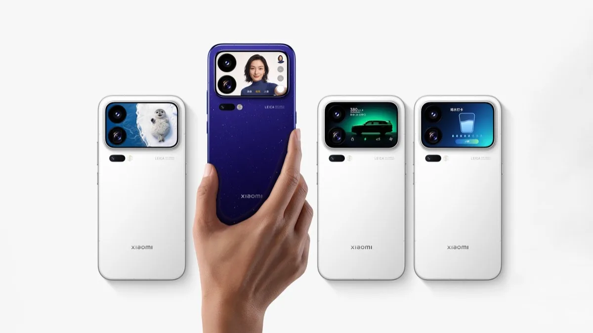 De Xiaomi 18 Pro in wit en blauw, met het tweede scherm op de achterkant
